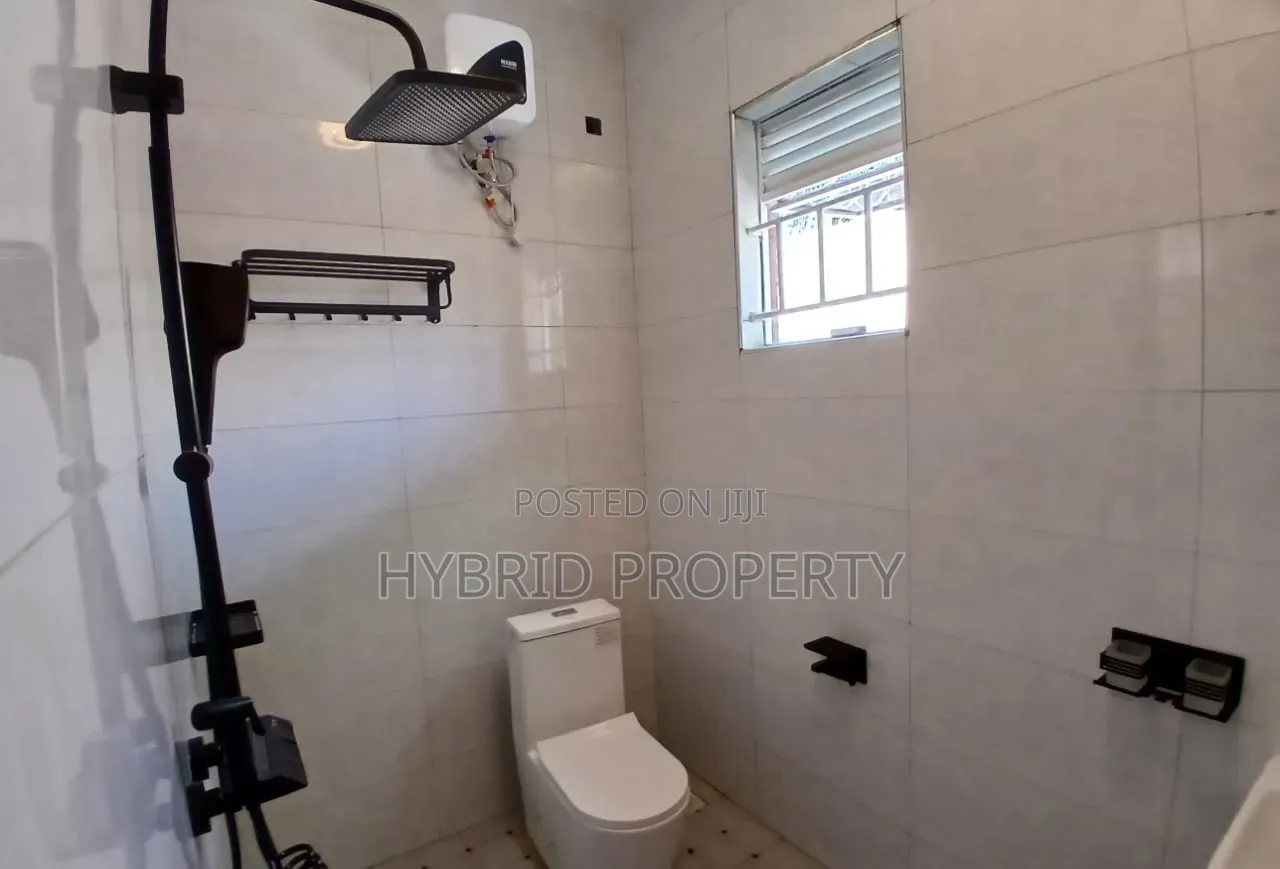 3bdrm House in Wakiso~Kayunga Along for sale