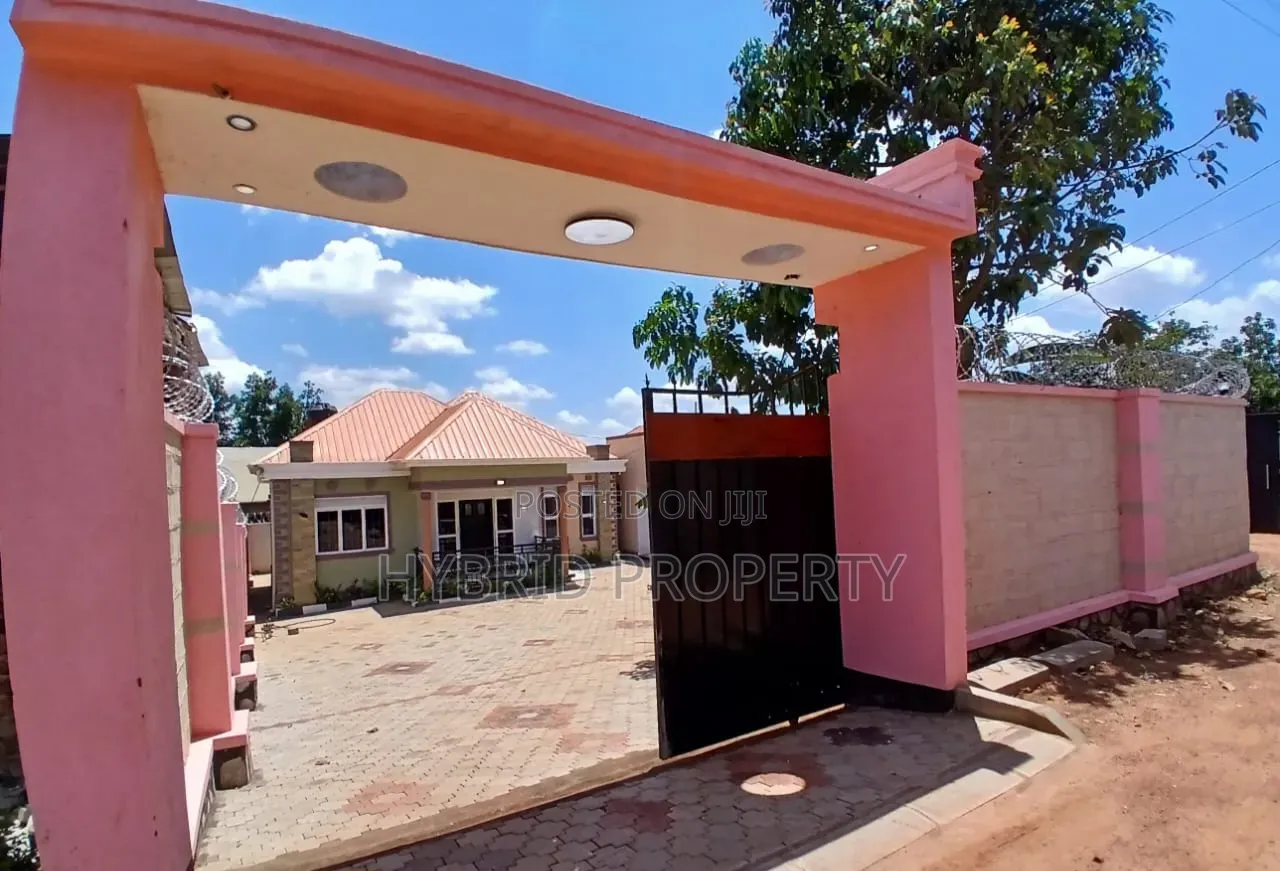 3bdrm House in Wakiso~Kayunga Along for sale
