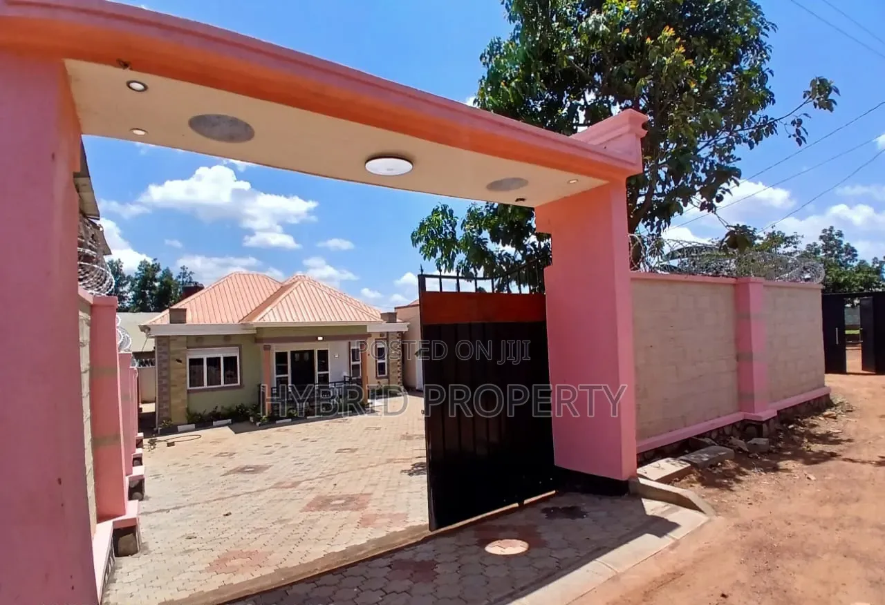 3bdrm House in Wakiso~Kayunga Along for sale