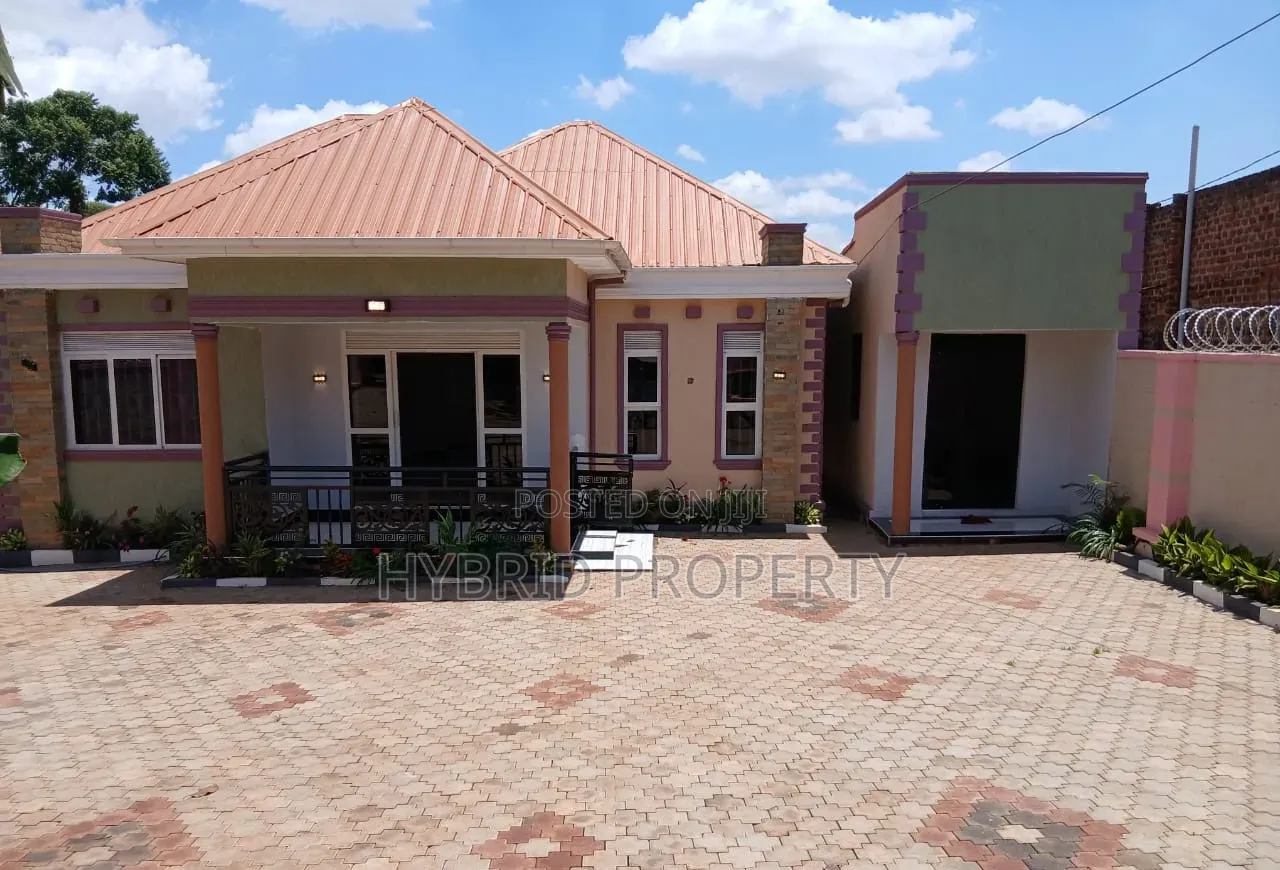 3bdrm House in Wakiso~Kayunga Along for sale