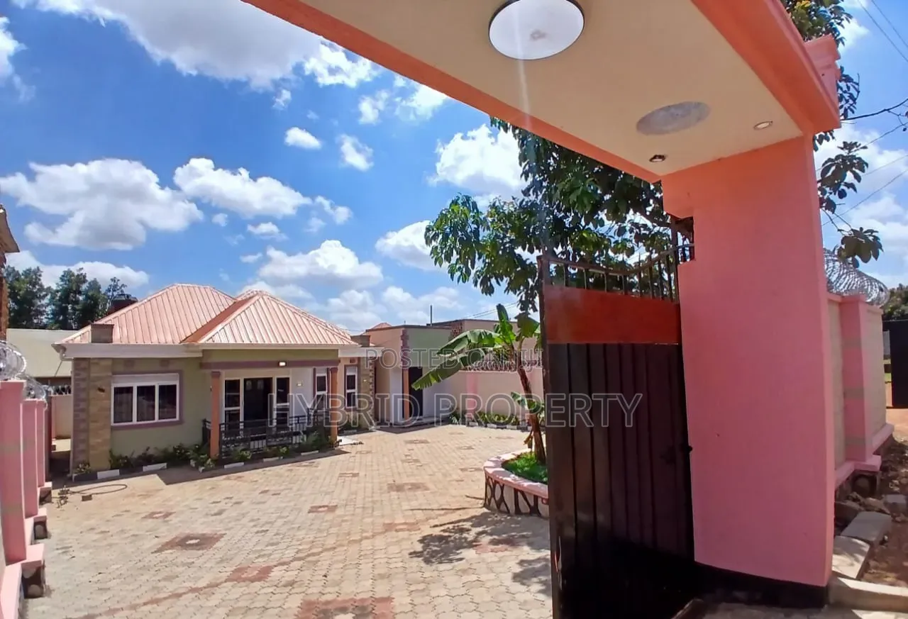 3bdrm House in Wakiso~Kayunga Along for sale