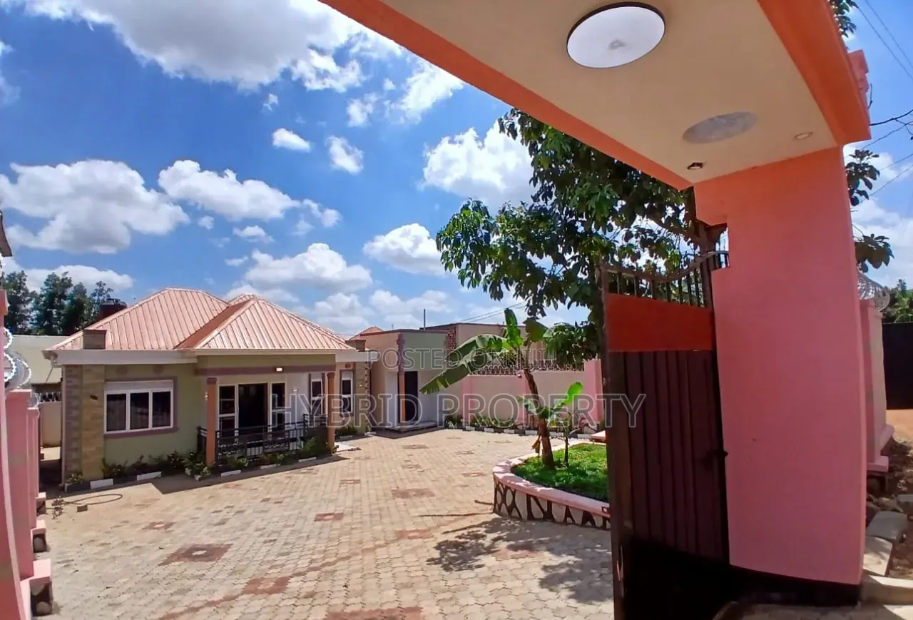 3bdrm House in Wakiso~Kayunga Along for sale