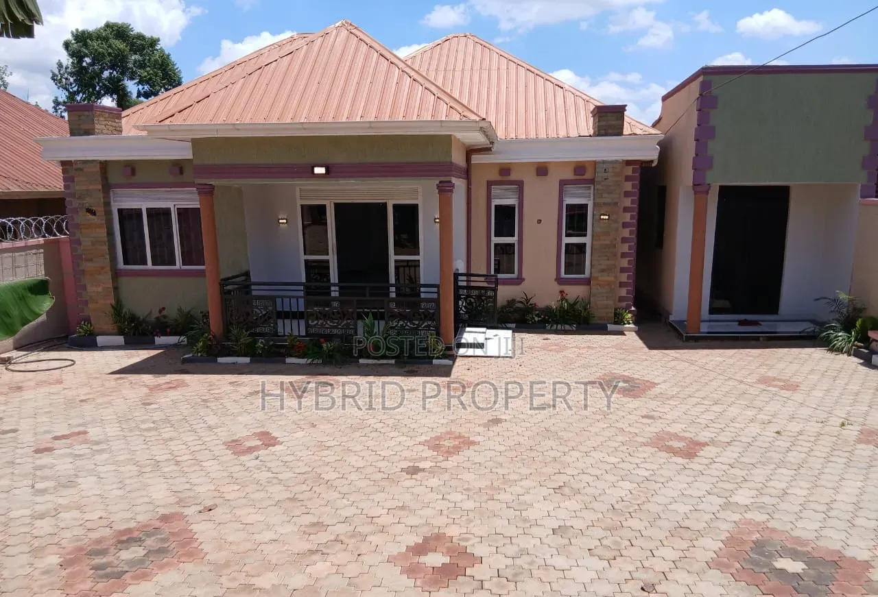 3bdrm House in Wakiso~Kayunga Along for sale