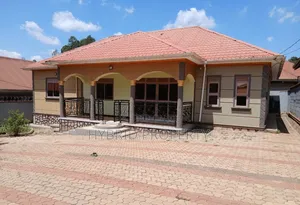 5bdrm House in Wakiso~Kayunga Town for sale