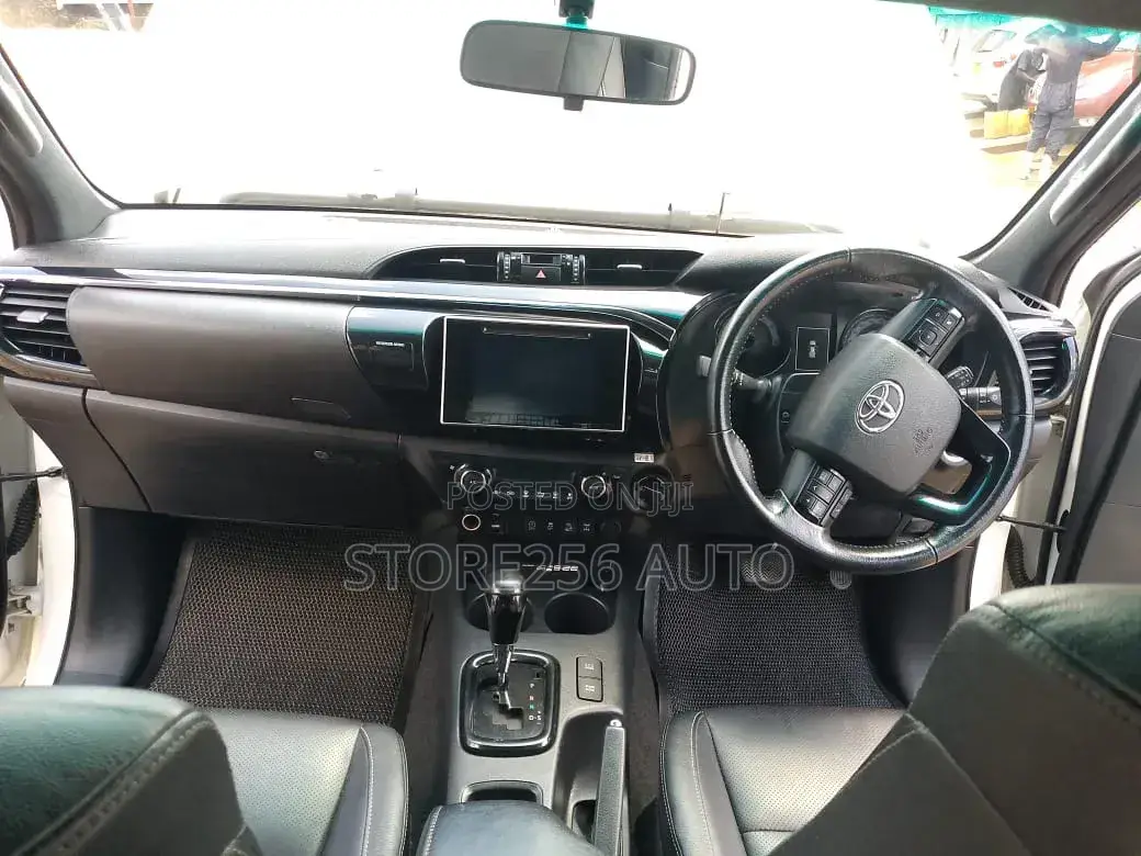 Toyota Hilux Revo Double Cab Deisel 2.8 AWD 2018 White