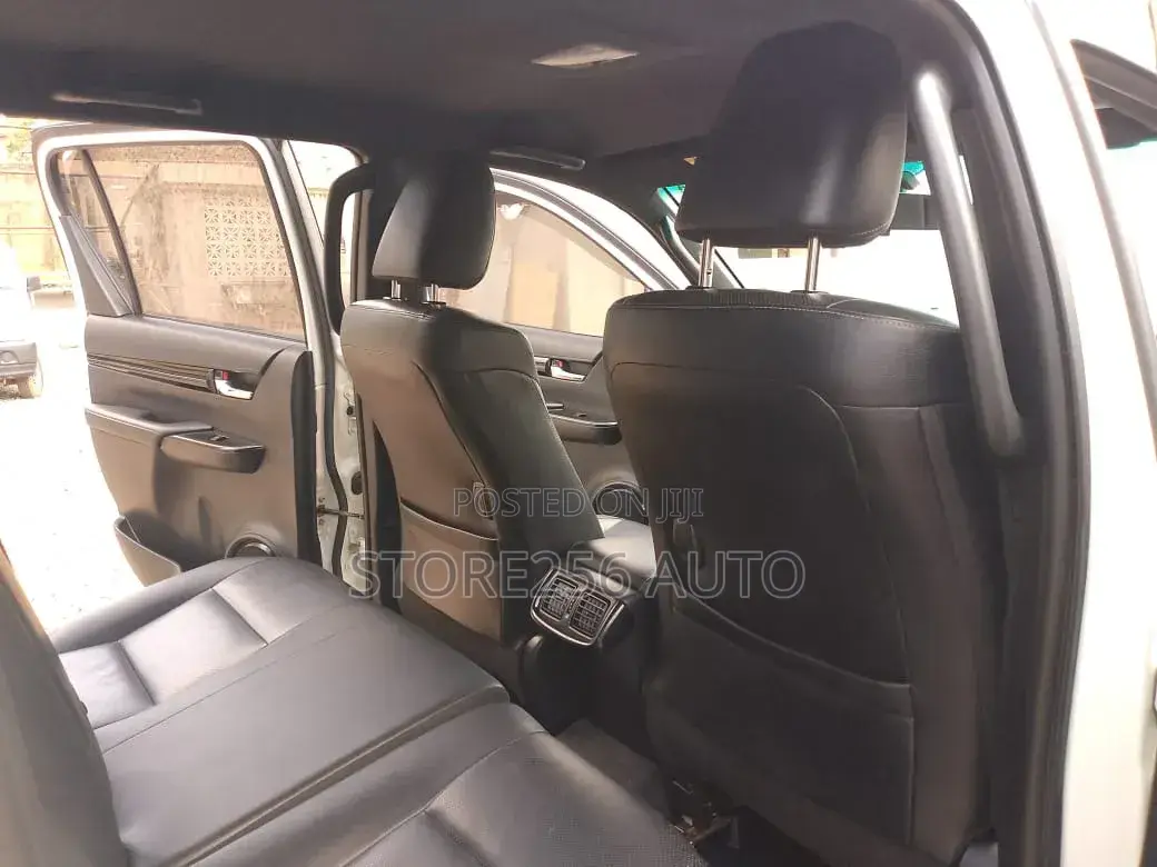 Toyota Hilux Revo Double Cab Deisel 2.8 AWD 2018 White