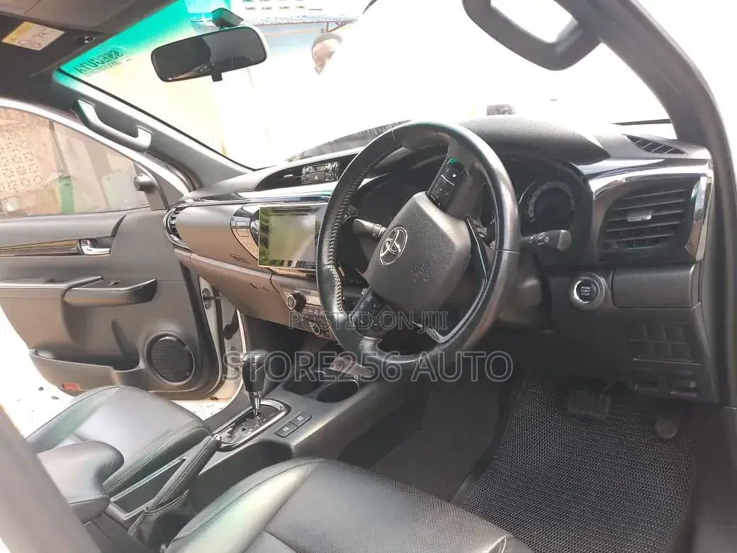Toyota Hilux Revo Double Cab Deisel 2.8 AWD 2018 White