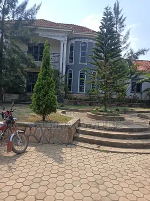5bdrm House in Lukwanga, Wakiso / Wakiso for sale
