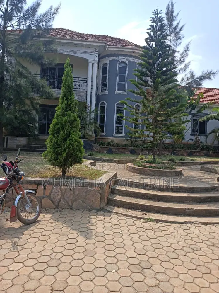 5bdrm House in Lukwanga, Wakiso / Wakiso for sale