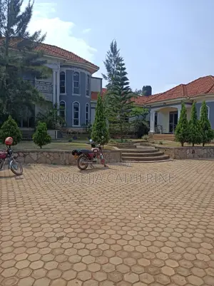 5bdrm House in Lukwanga, Wakiso / Wakiso for sale