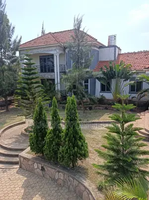 5bdrm House in Lukwanga, Wakiso / Wakiso for sale