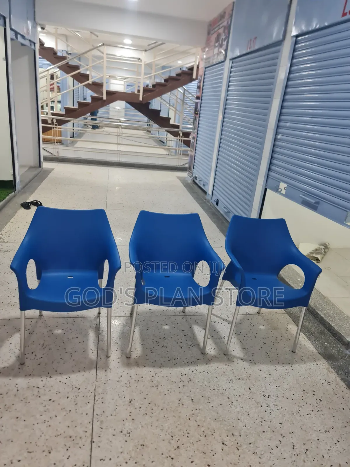 Strong Metal Stands Plastic Chairs Plastic Chairs