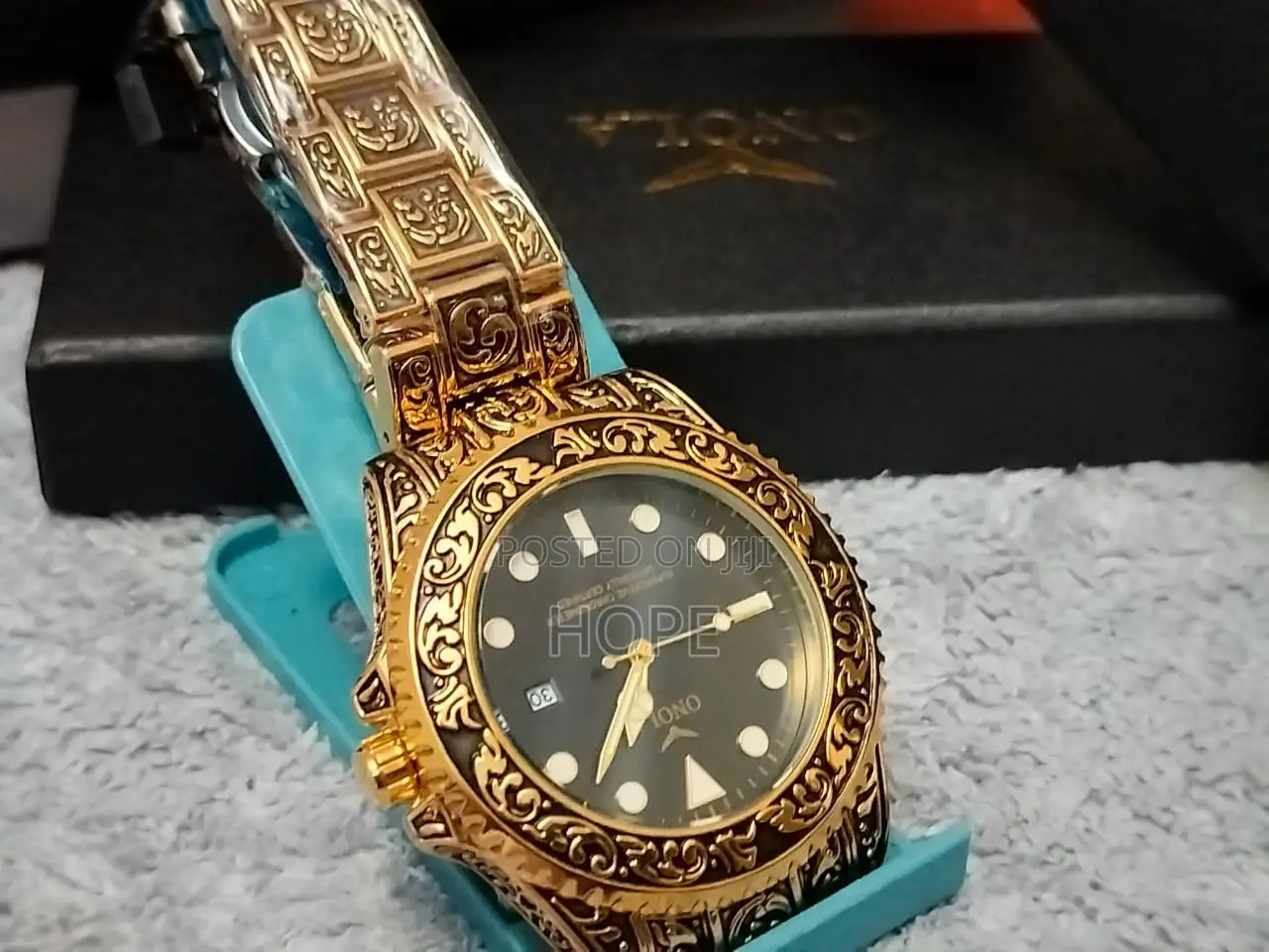 ONOLA Luxury Gold Watch for Men - Engraved King Design - Brand New