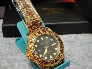ONOLA Luxury Gold Watch for Men - Engraved King Design - Brand New