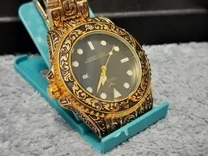 ONOLA Luxury Gold Watch for Men - Engraved King Design - Brand New