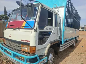 Mitsubishi Fuso Fighter 1992 White