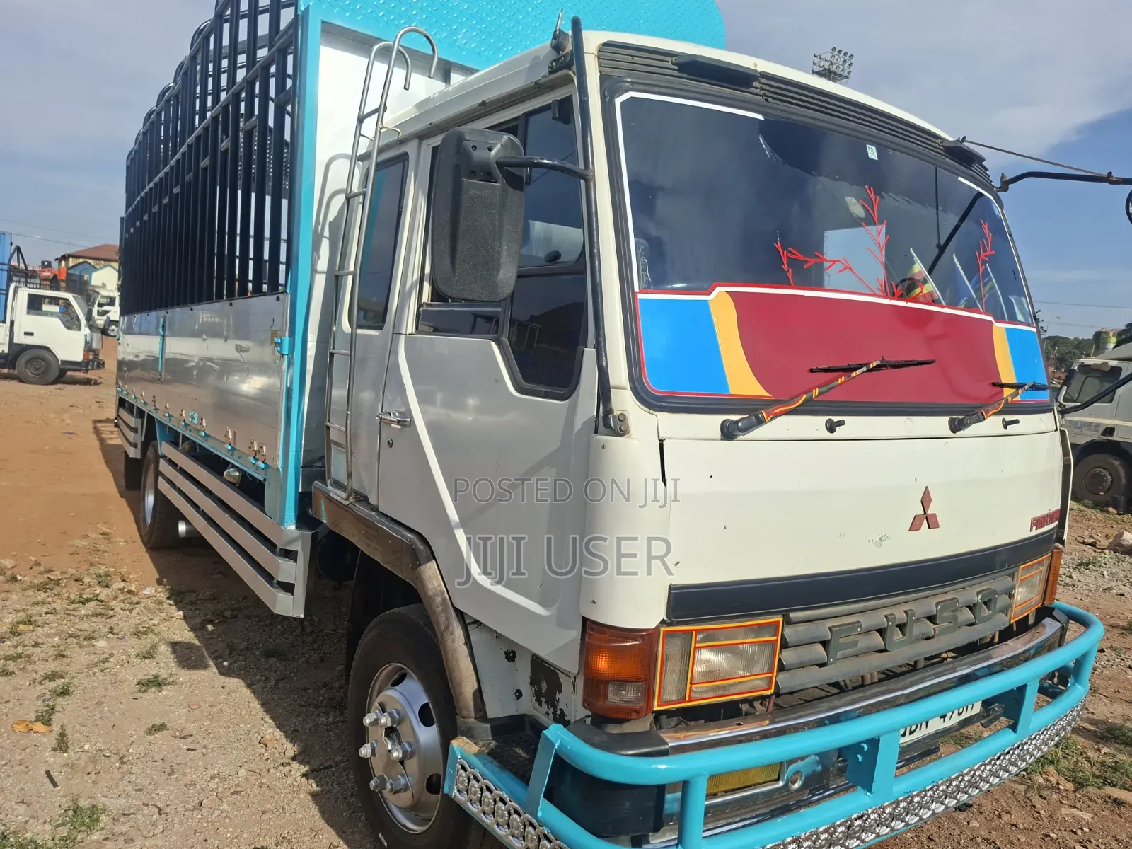 Mitsubishi Fuso Fighter 1992 White