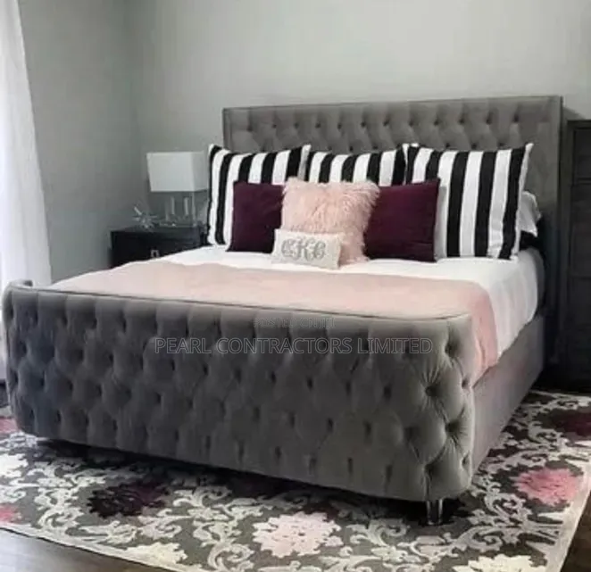 Bed/Danizzo Tufted Bed.