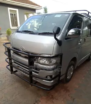 Toyota HiAce 2013 Silver