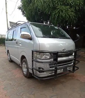 Toyota HiAce 2013 Silver