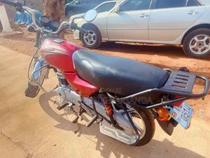Bajaj Boxer 100 2025 Red