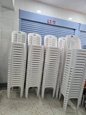 1Pcs Plastic Chairs Plastic Chairs for Parties,Church,Hotels,Garden,