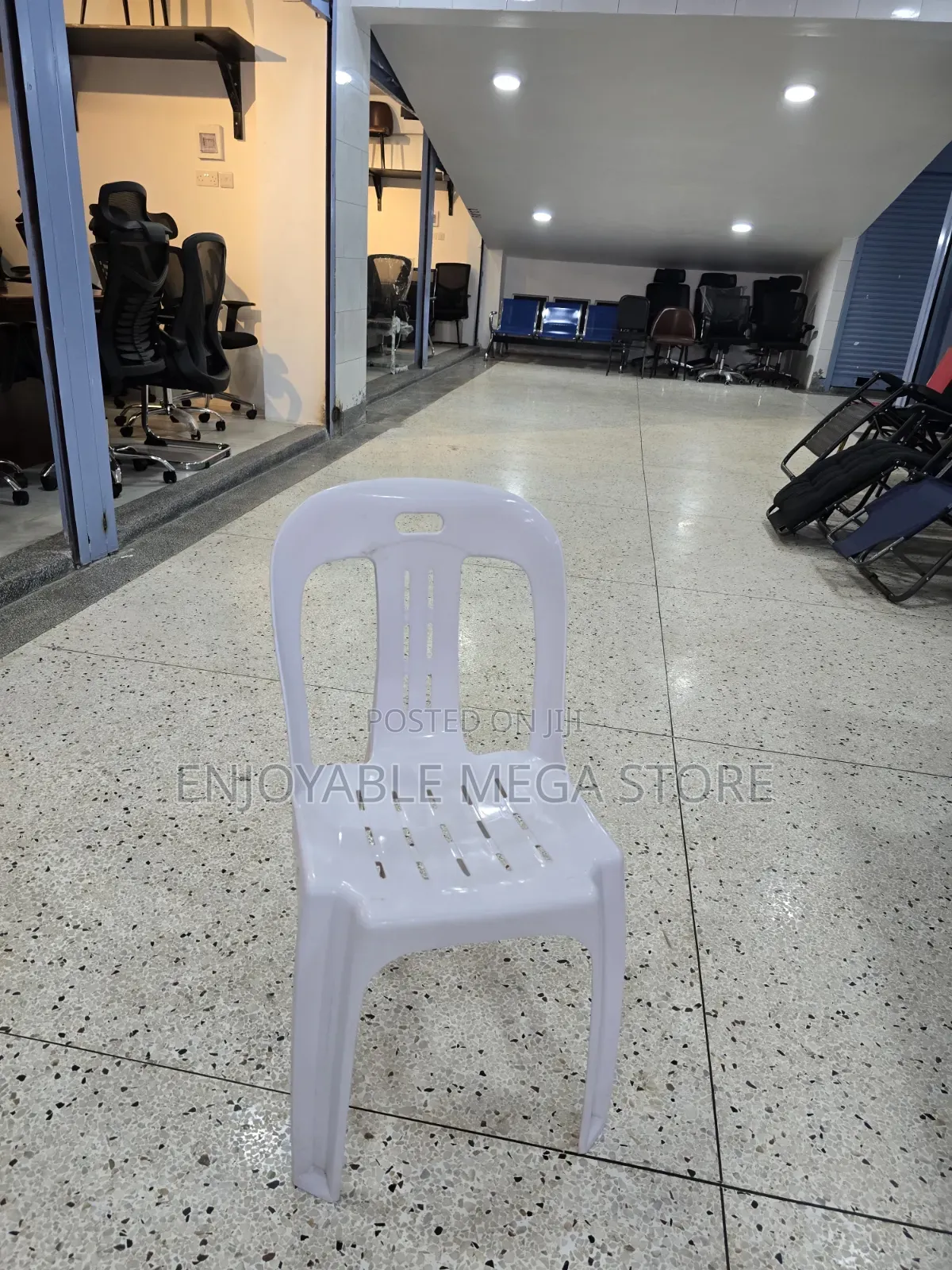 1Pcs Plastic Chairs Plastic Chairs for Parties,Church,Hotels,Garden,