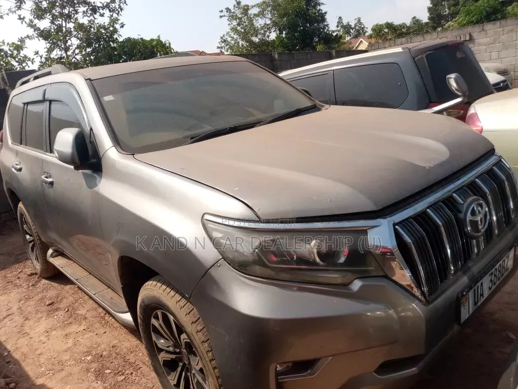 Toyota Land Cruiser Prado 2016 Gray
