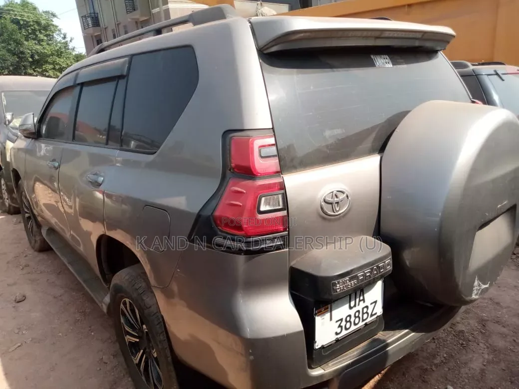 Toyota Land Cruiser Prado 2016 Gray