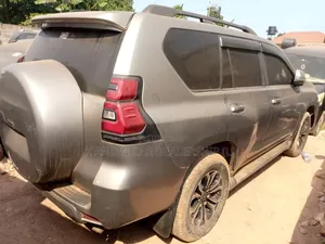 Toyota Land Cruiser Prado 2016 Gray
