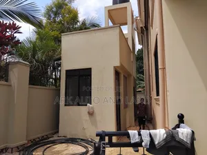 6bdrm House in Valley Drive, Kira for sale