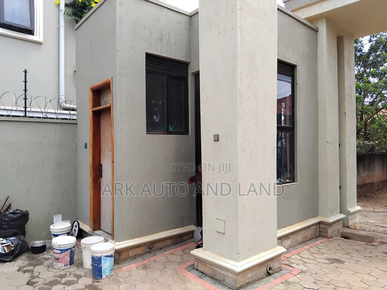 6bdrm House in Valley Drive, Kira for sale