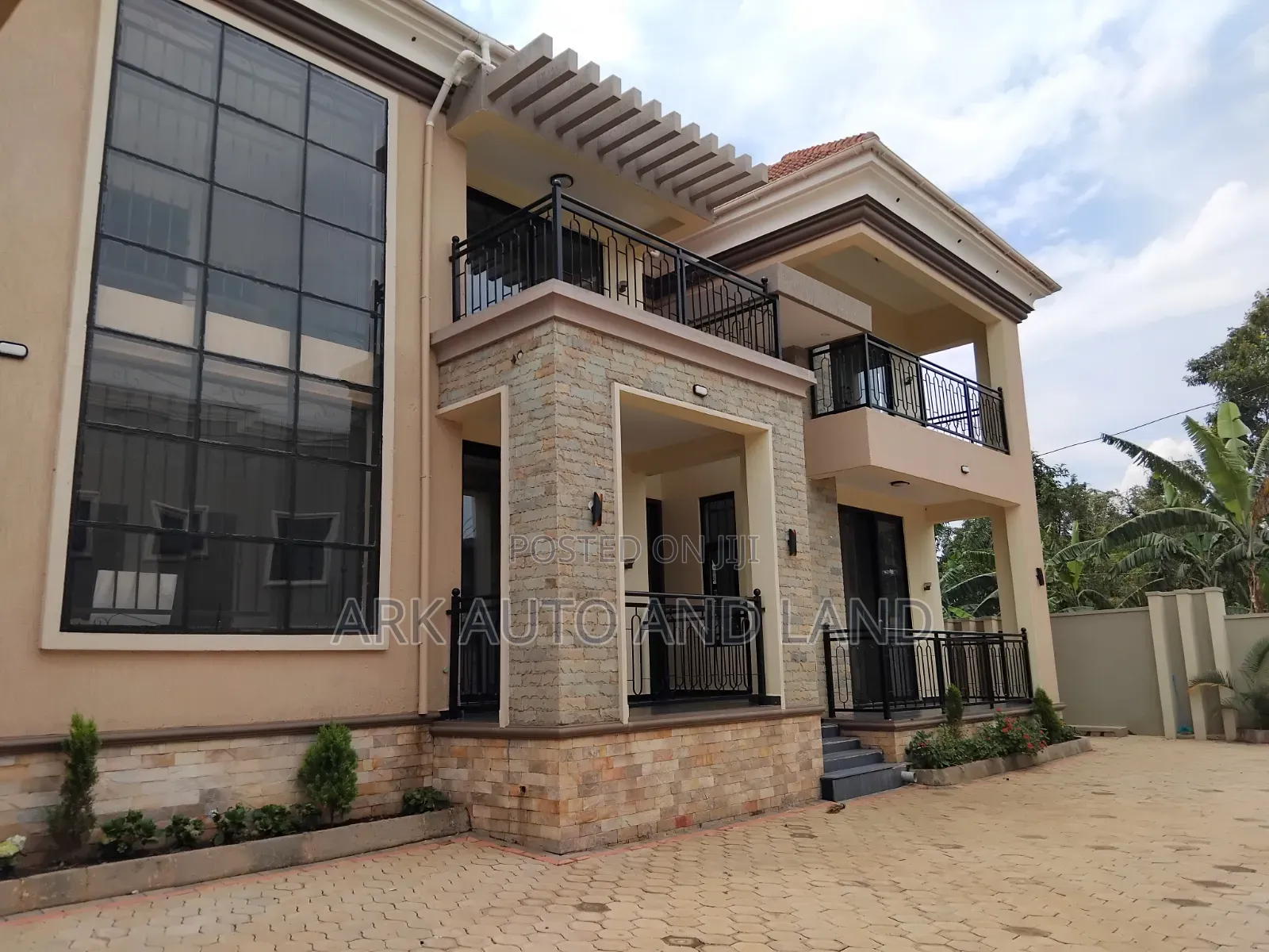 6bdrm House in Valley Drive, Kira for sale