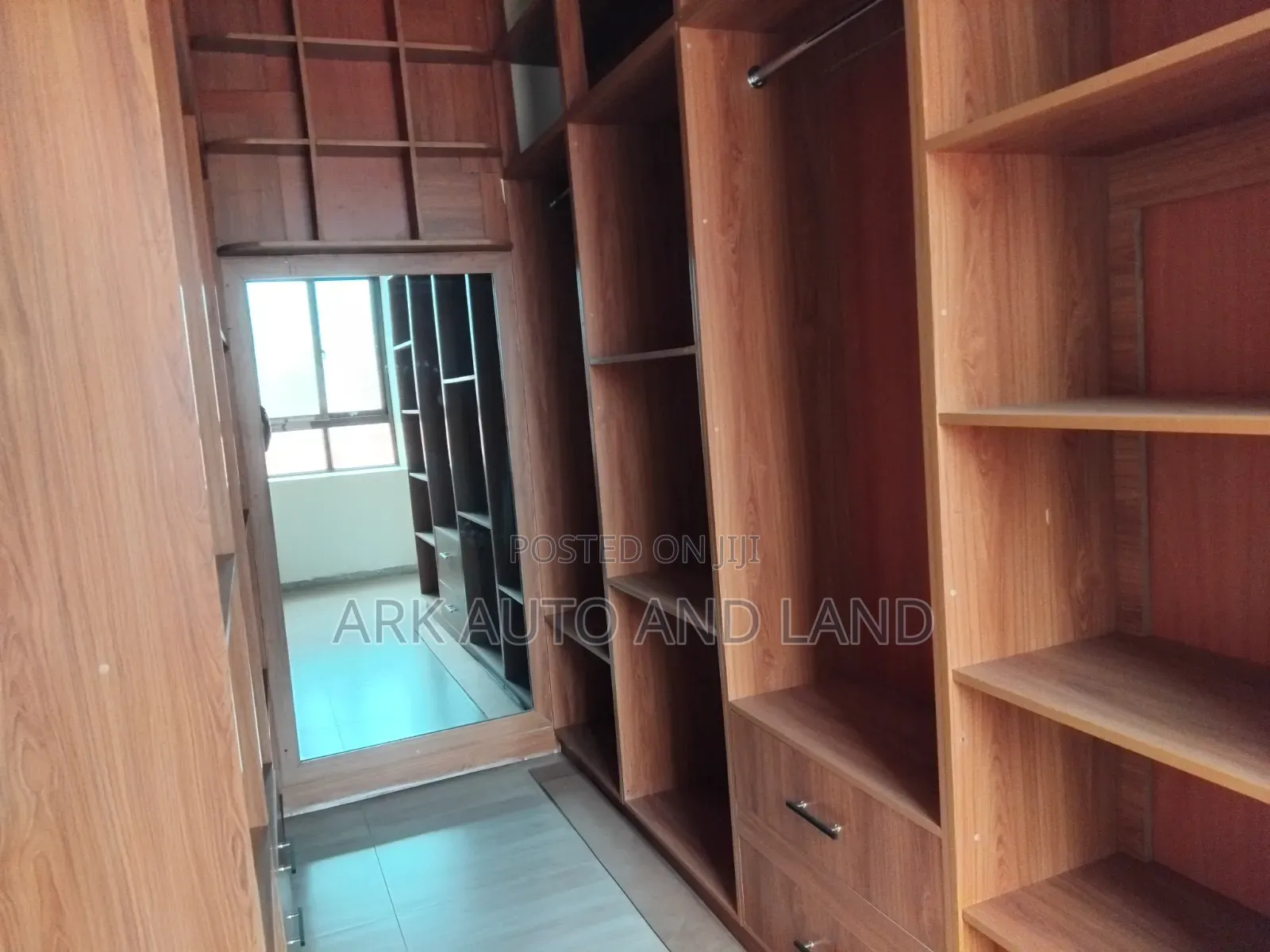 5bdrm House in Kira for sale