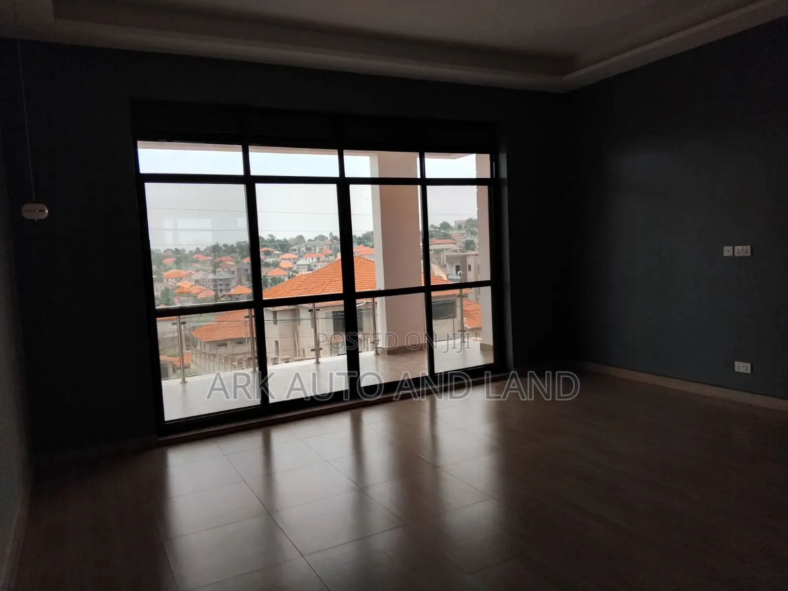 5bdrm House in Kira for sale