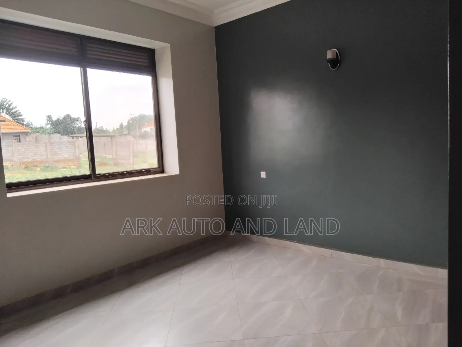 5bdrm House in Kira for sale