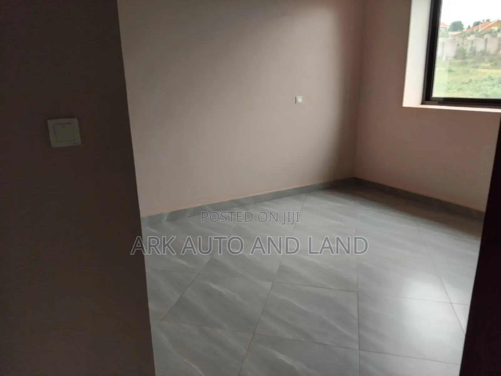 5bdrm House in Kira for sale