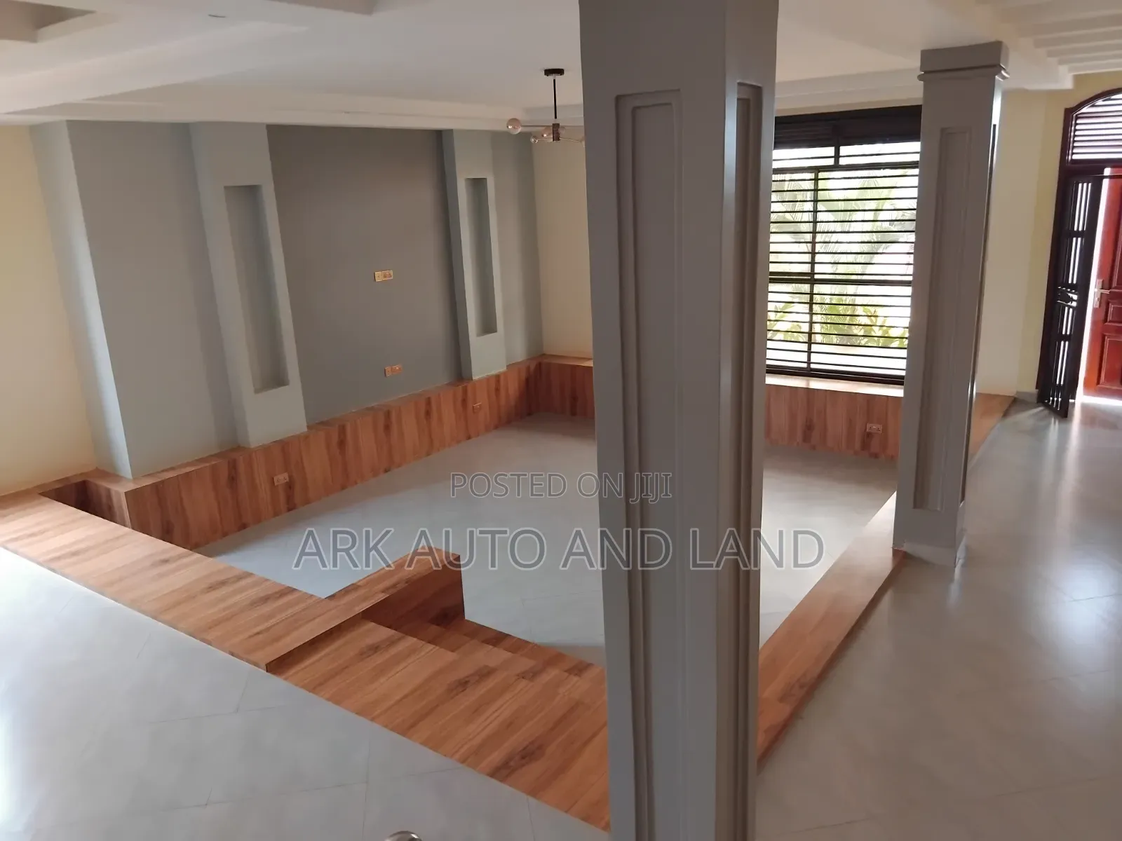 5bdrm House in Kira for sale
