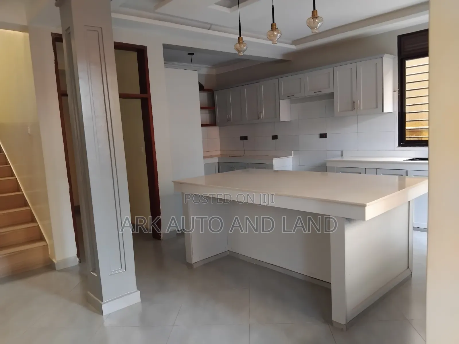 5bdrm House in Kira for sale