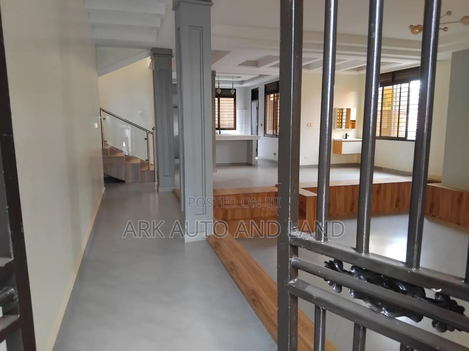 5bdrm House in Kira for sale