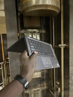Laptop Dell Latitude 5300 2-in-1 8GB Intel Core i5 SSD 256GB
