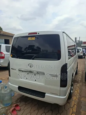 Toyota HiAce 2013 White