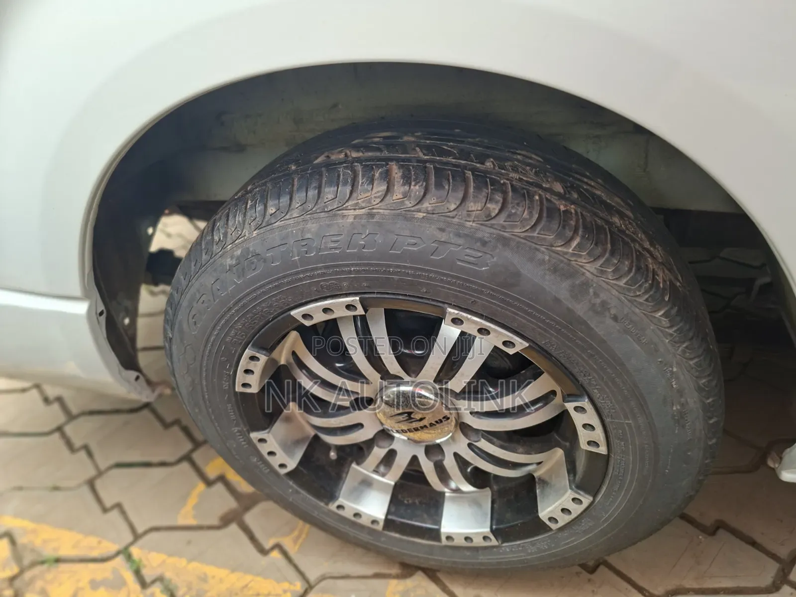 Toyota HiAce 2013 White