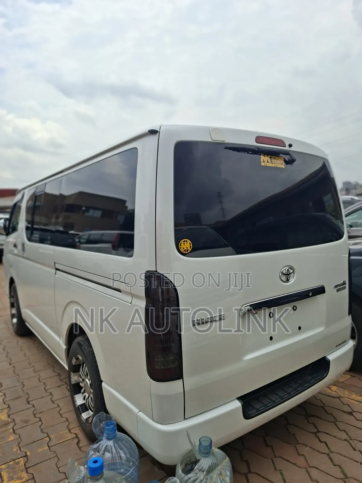 Toyota HiAce 2013 White
