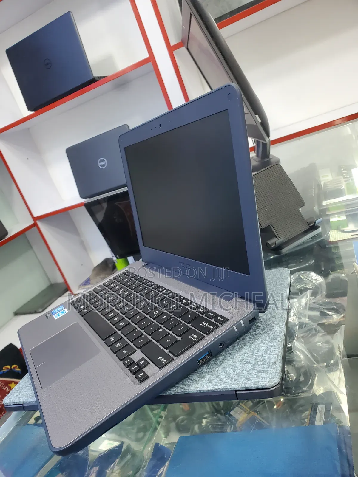 Laptop Asus VivoBook W202 4GB Intel Celeron SSD 60GB
