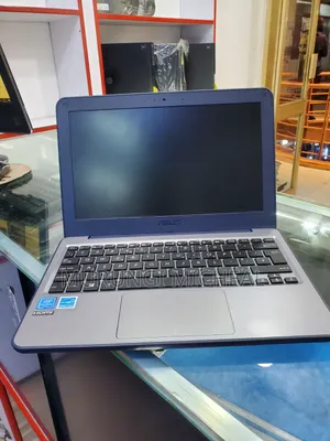Laptop Asus VivoBook W202 4GB Intel Celeron SSD 60GB