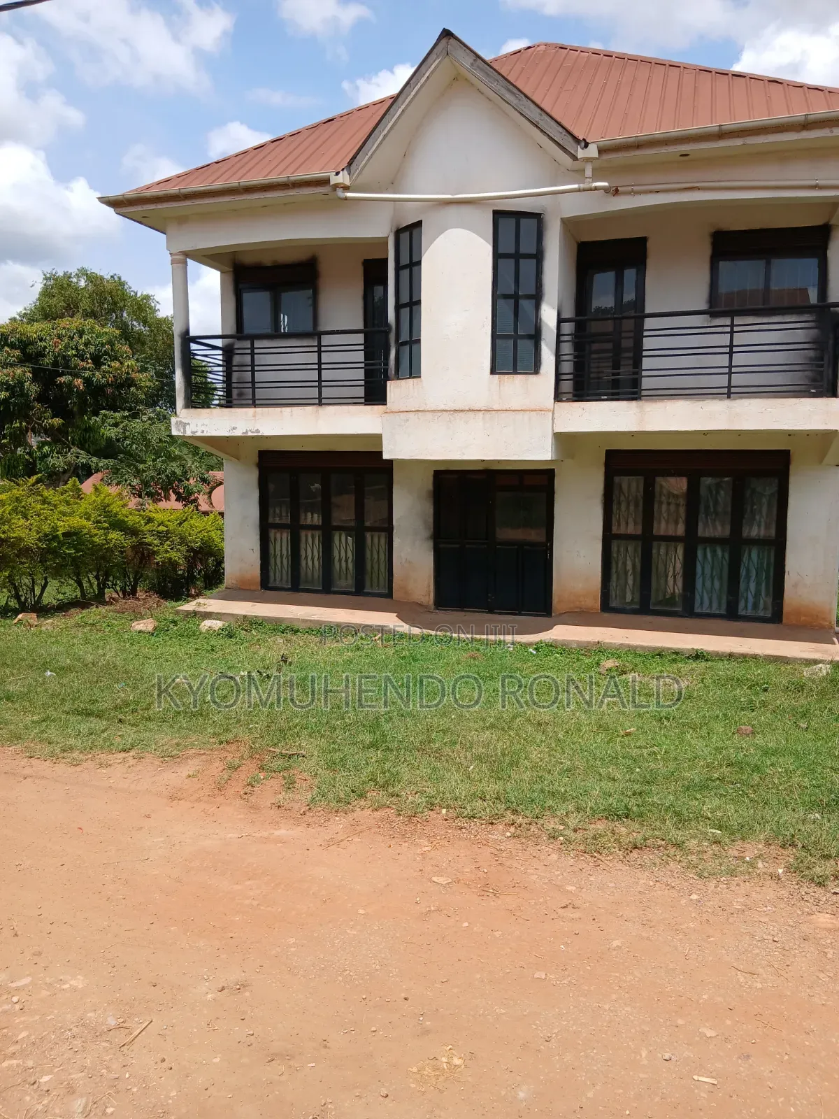 9bdrm Duplex in Kyengera, Nakawa for rent
