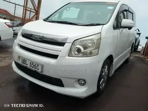 Toyota Noah 2010 White
