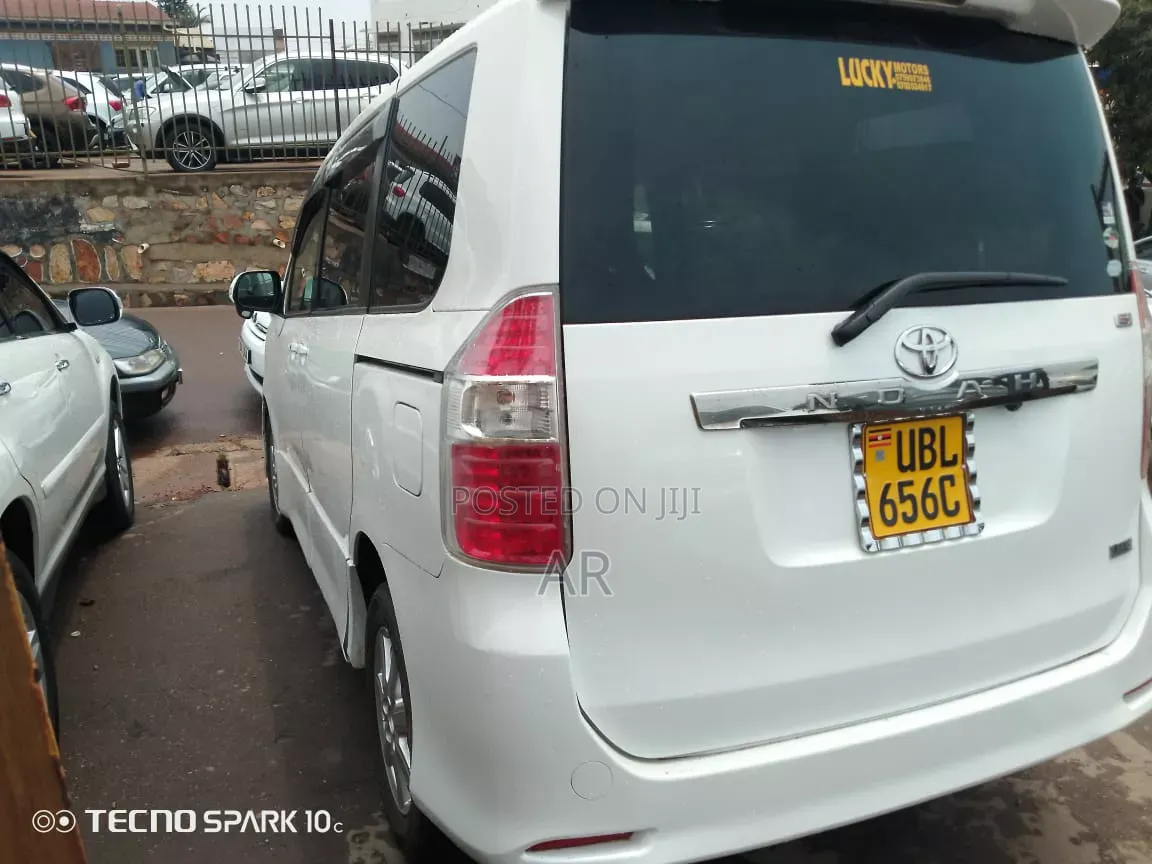 Toyota Noah 2008 White