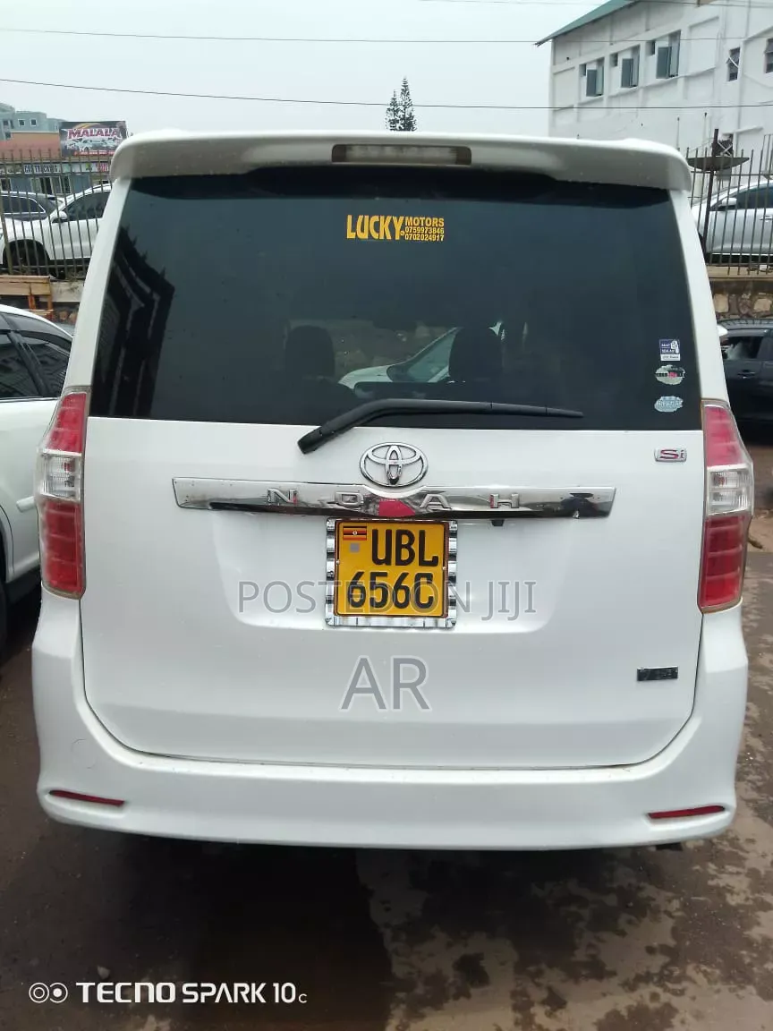 Toyota Noah 2008 White